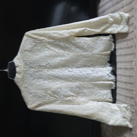 ORNA FARHO LACE SUIT NEW, NEVER WORN WITH TAGS. From a pet and smoke-free home! - Picture 6 of 12